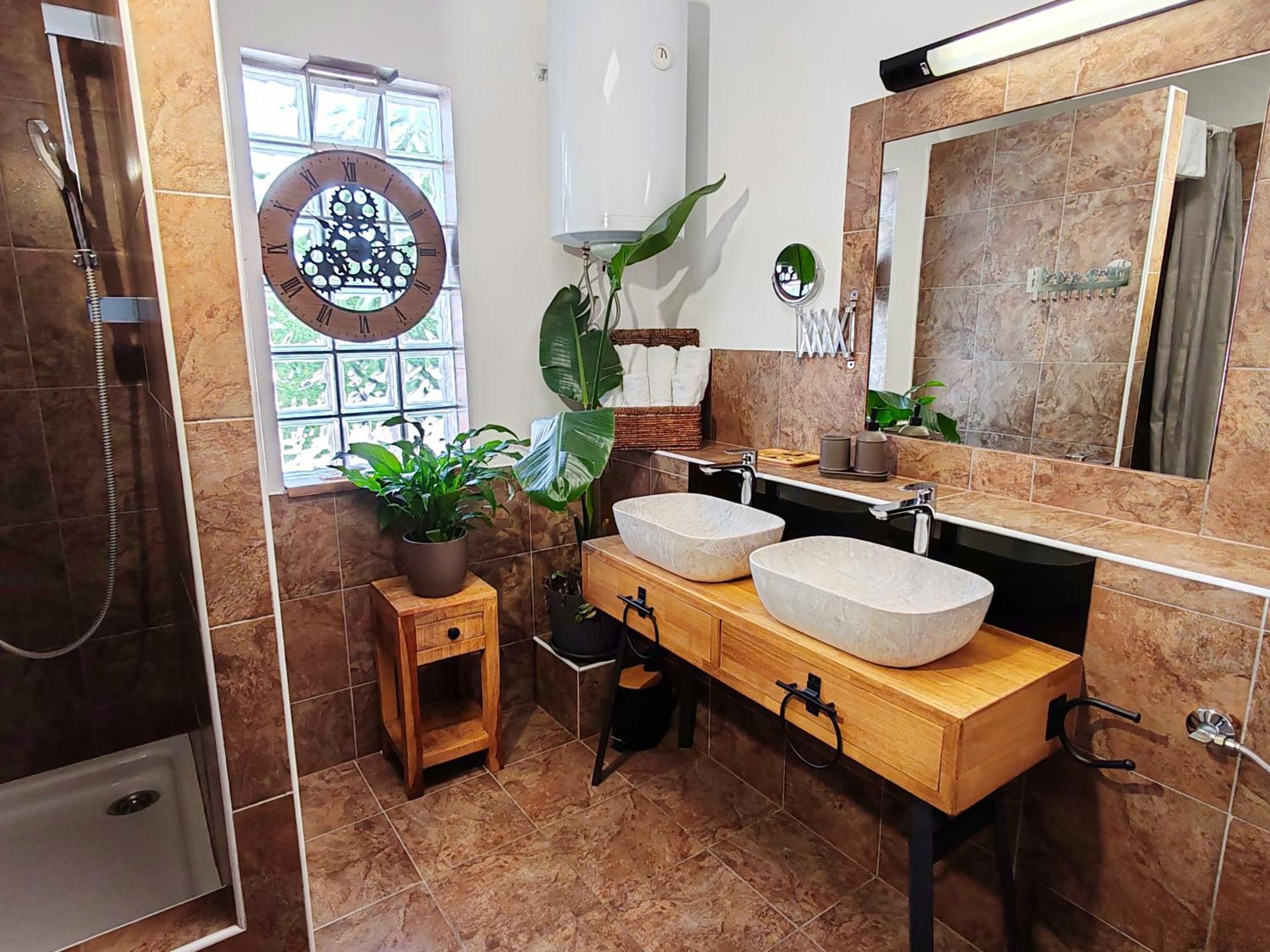Art Gallery House With A Small Relaxing Pool ซริกเวนิซา ภายนอก รูปภาพ
