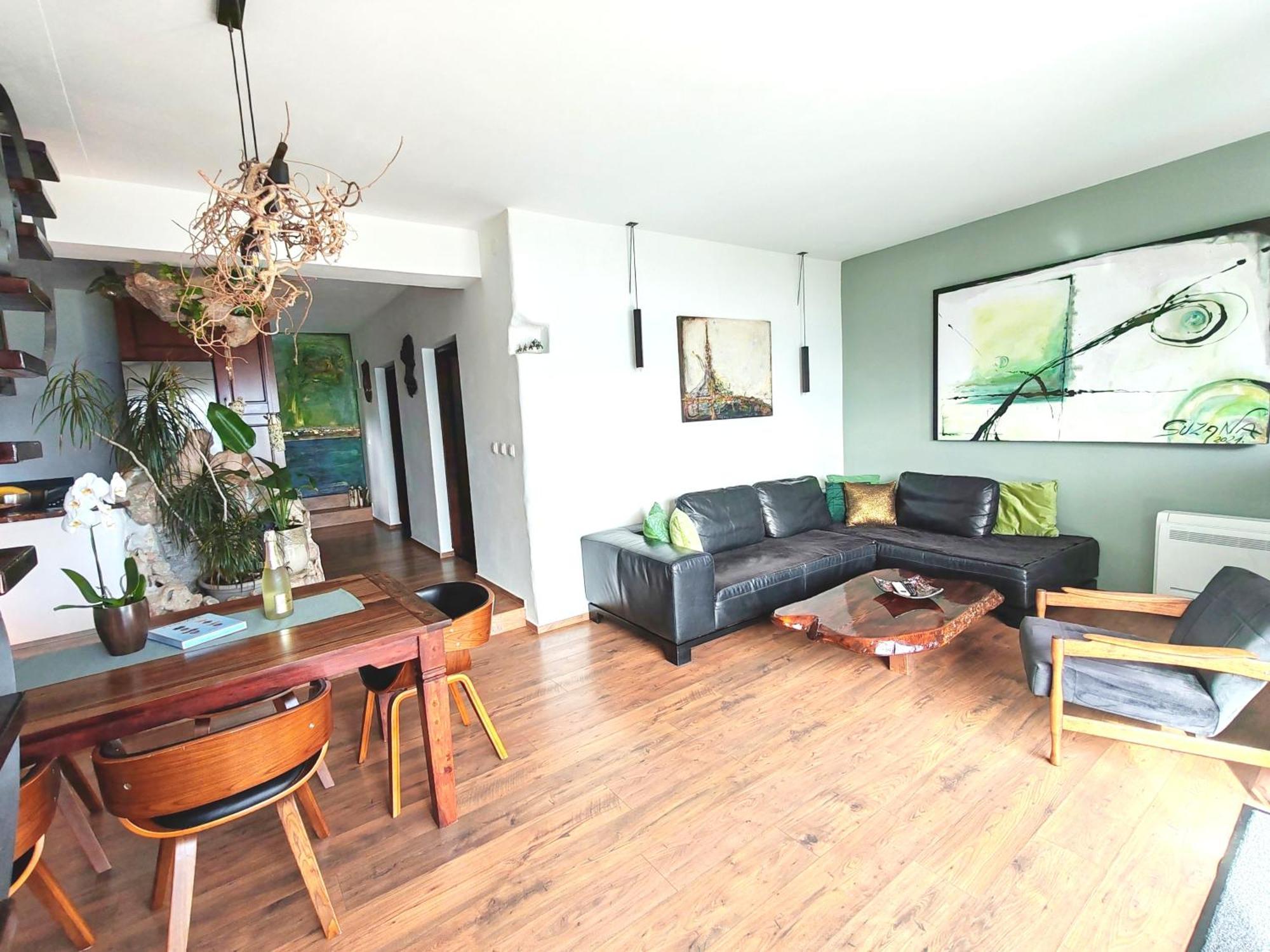 Art Gallery House With A Small Relaxing Pool ซริกเวนิซา ภายนอก รูปภาพ