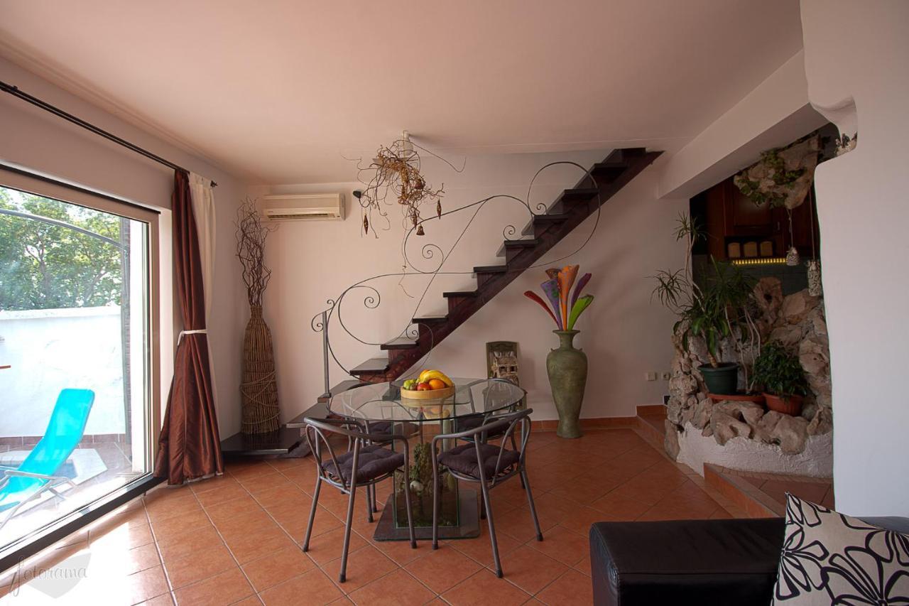 Art Gallery House With A Small Relaxing Pool ซริกเวนิซา ภายนอก รูปภาพ
