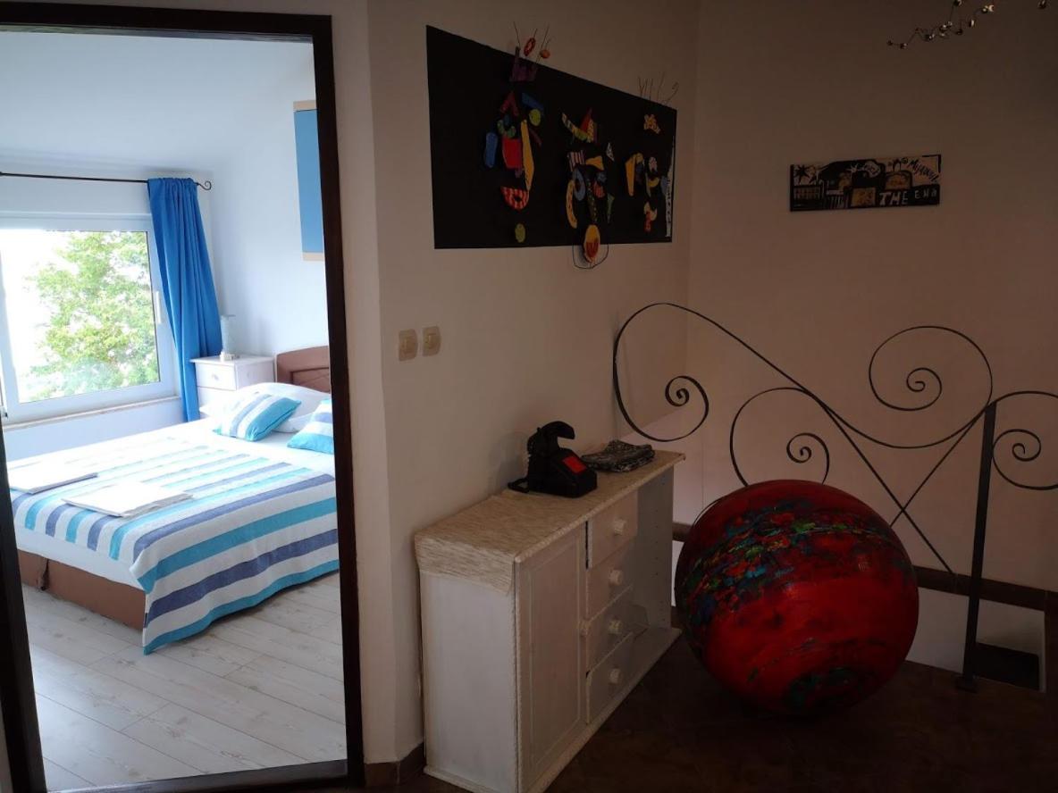 Art Gallery House With A Small Relaxing Pool ซริกเวนิซา ภายนอก รูปภาพ